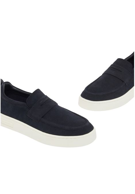 Slip-on in Suede con mostrina ARMANI EXCHANGE | Scarpe | XM002632 AF19687ZB004